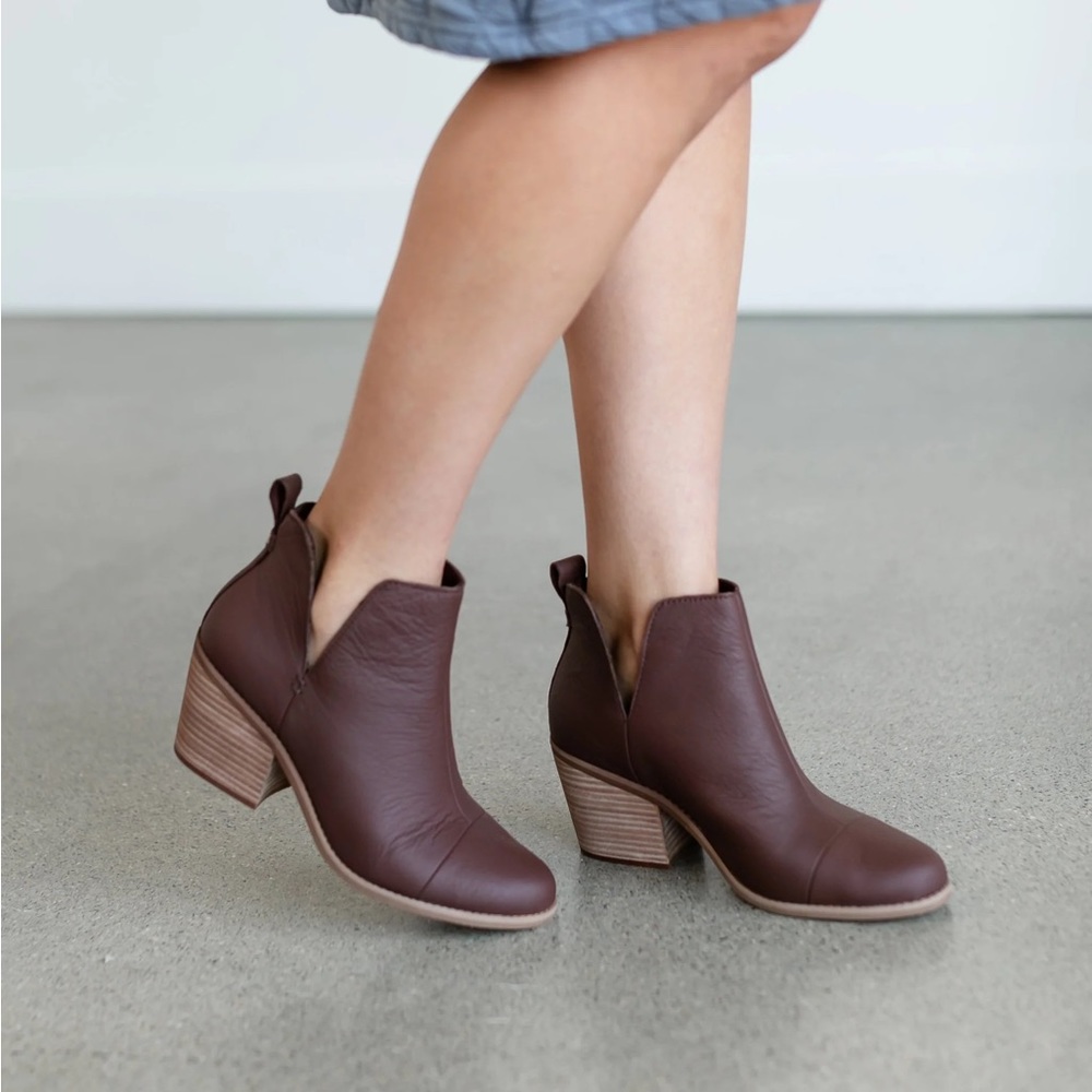 Toms Everly Cutout Ankle Boot NEW